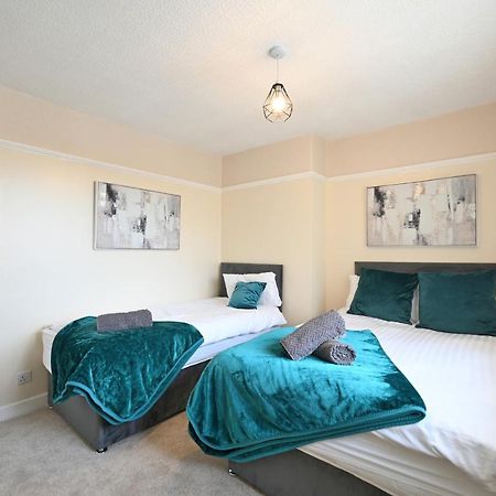 Sleek And Stylish 3 Bed In Bolton - Garden - Parking Villa Екстериор снимка