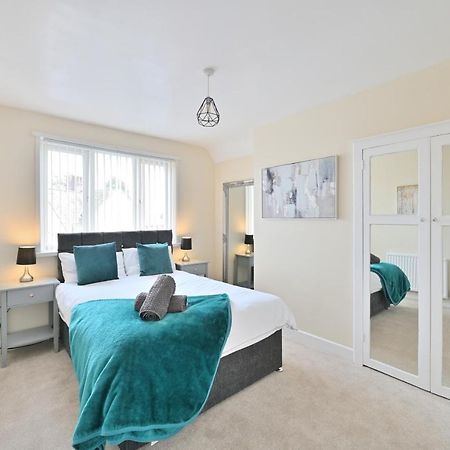 Sleek And Stylish 3 Bed In Bolton - Garden - Parking Villa Екстериор снимка