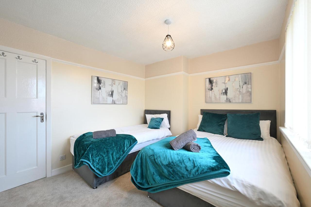 Sleek And Stylish 3 Bed In Bolton - Garden - Parking Villa Екстериор снимка