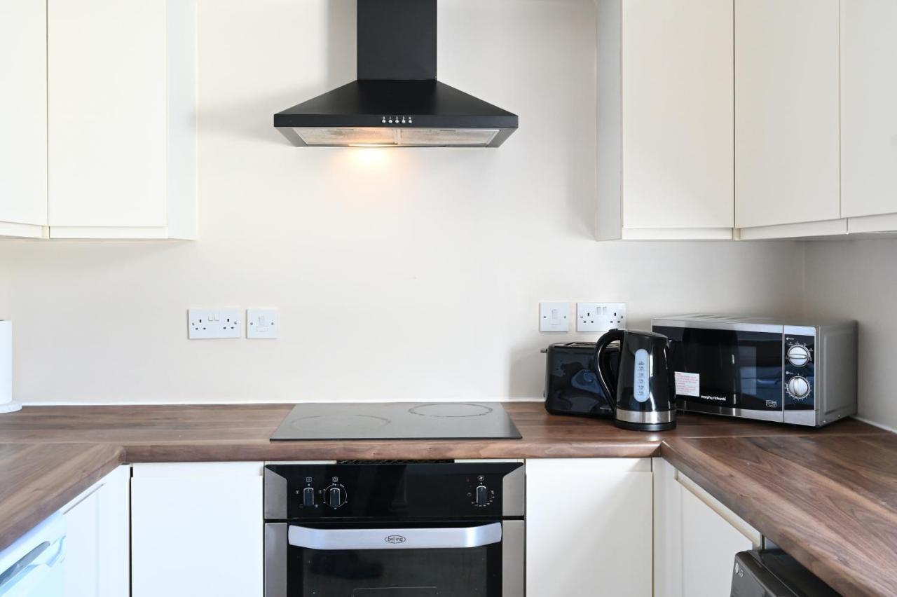 Sleek And Stylish 3 Bed In Bolton - Garden - Parking Villa Екстериор снимка