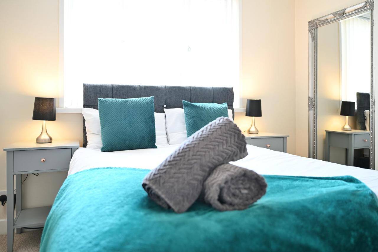Sleek And Stylish 3 Bed In Bolton - Garden - Parking Villa Екстериор снимка