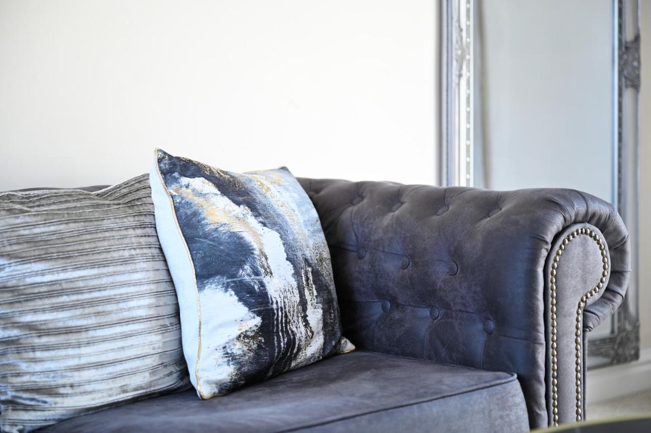 Sleek And Stylish 3 Bed In Bolton - Garden - Parking Villa Екстериор снимка
