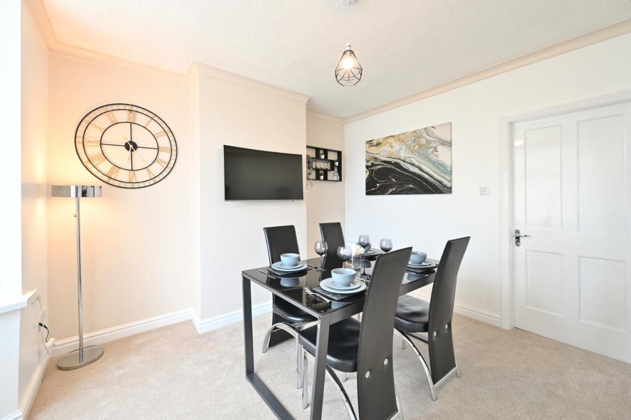 Sleek And Stylish 3 Bed In Bolton - Garden - Parking Villa Екстериор снимка