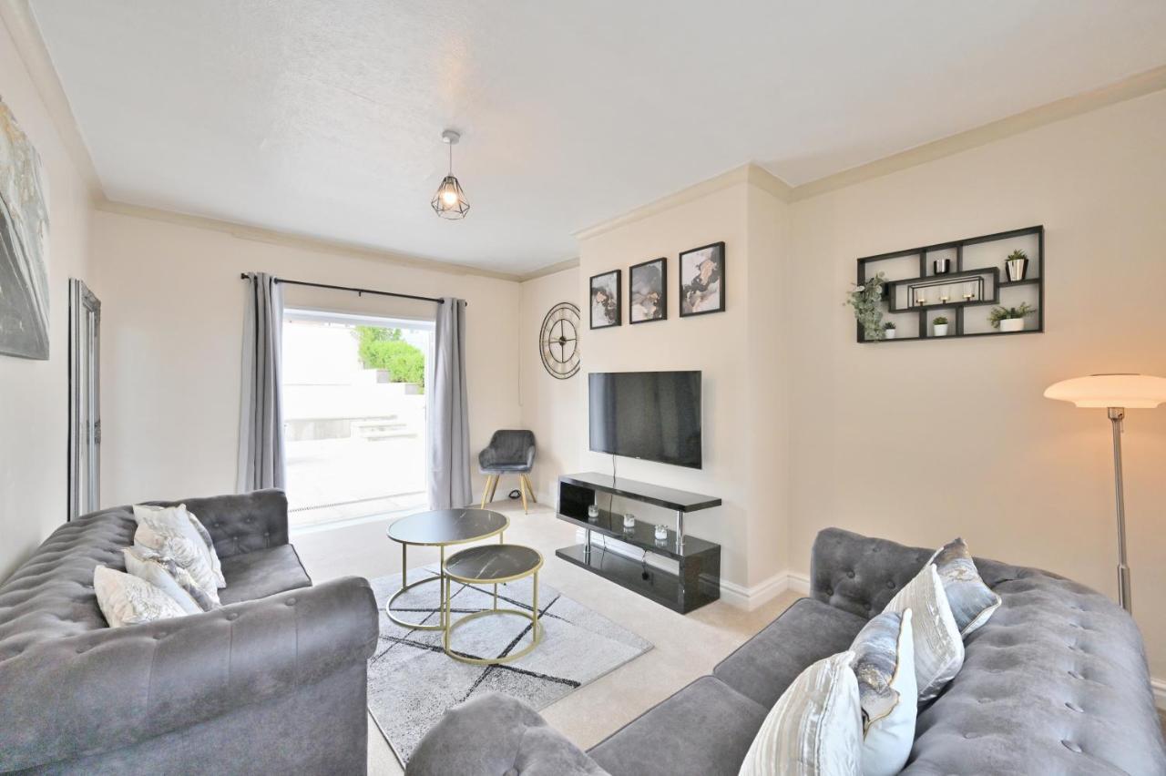 Sleek And Stylish 3 Bed In Bolton - Garden - Parking Villa Екстериор снимка