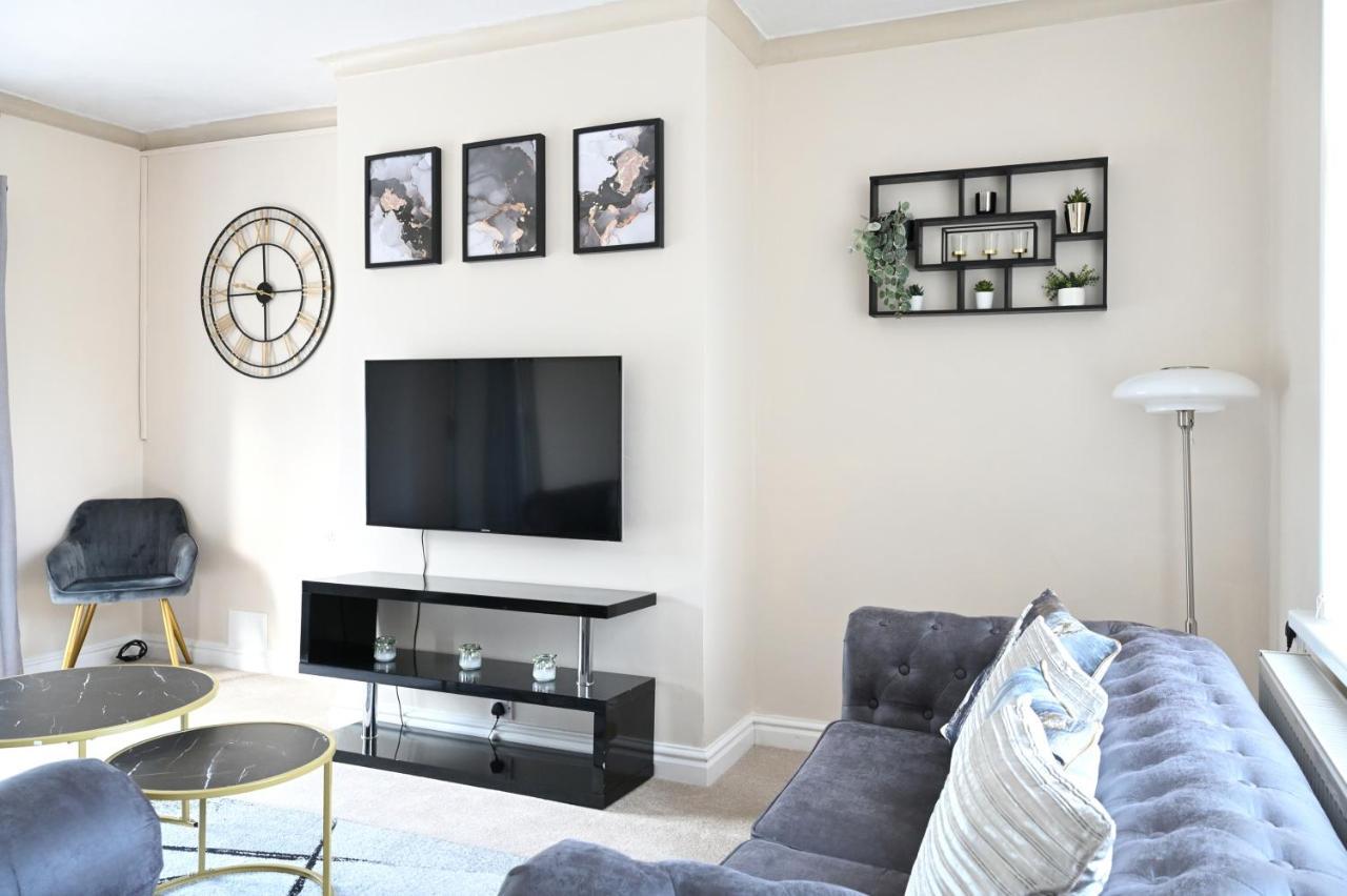 Sleek And Stylish 3 Bed In Bolton - Garden - Parking Villa Екстериор снимка