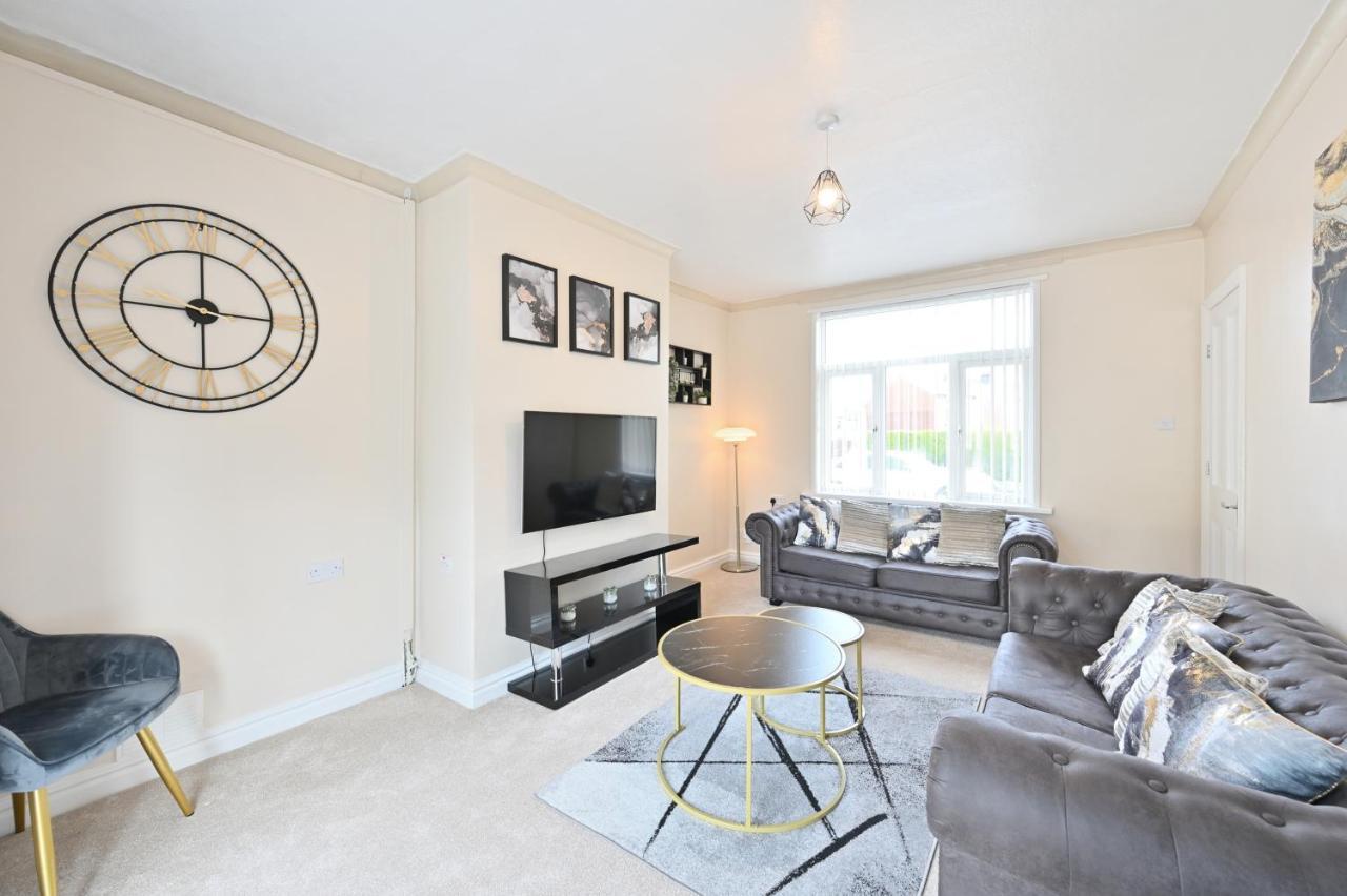 Sleek And Stylish 3 Bed In Bolton - Garden - Parking Villa Екстериор снимка