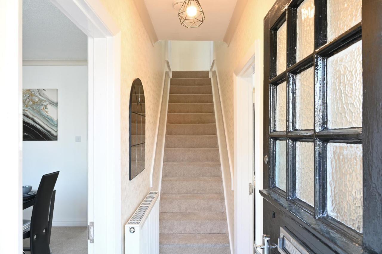 Sleek And Stylish 3 Bed In Bolton - Garden - Parking Villa Екстериор снимка